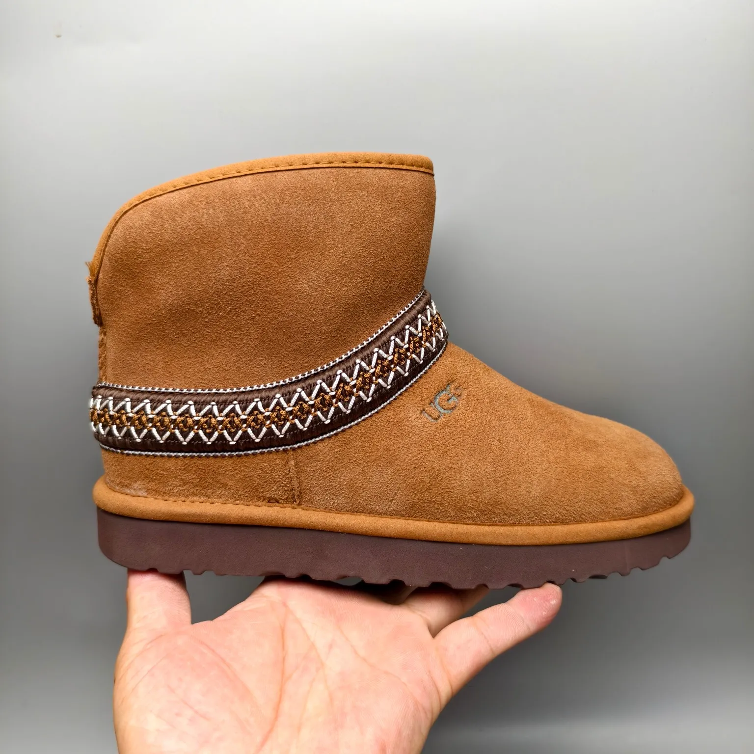💰560 UGG sheepskin all-in-one snow boots 8262 ethnic style mid-calf boots Color: Maroon Black Size: 35-40